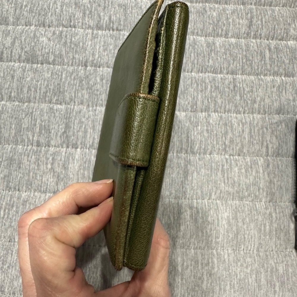 Gucci Studded Interlocking GG compact wallet with COA - Picture 10 of 13